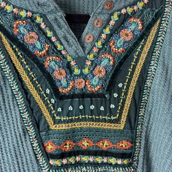 SOFT SURROUNDINGS Gabriel Top Boho Embroidered Thermal - Picture 9 of 11